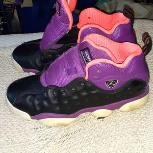 JORDANS TEAM 2 SIZE 5Y NRMINT CONDITION